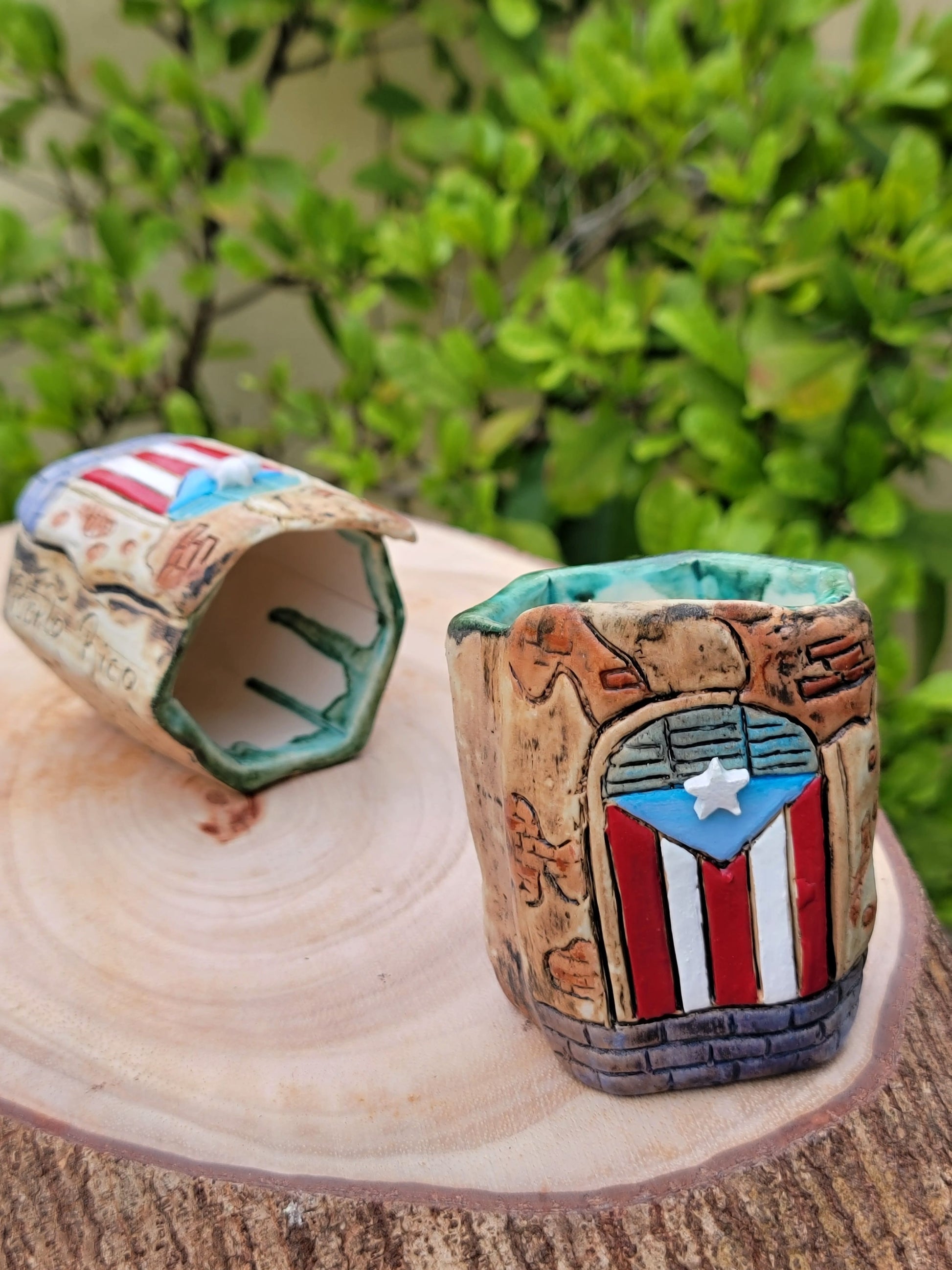 Hexagonal ceramic holder with Puerto Rican flag design on a wooden surface